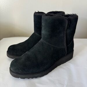 UGG Size 8.5 Classic Mini Black Genuine Shearling Lined Boots